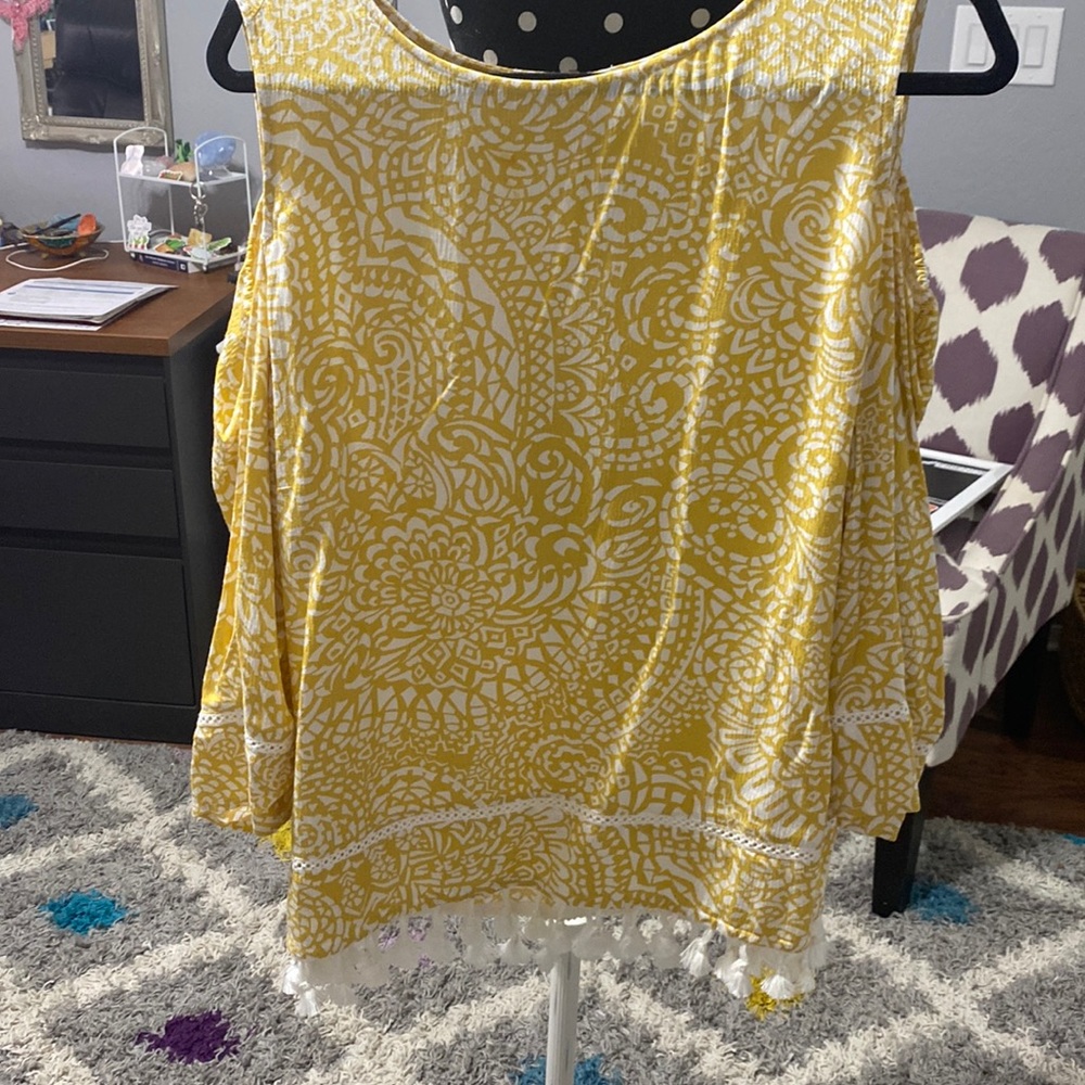 Yellow and white open shoulder Chico top